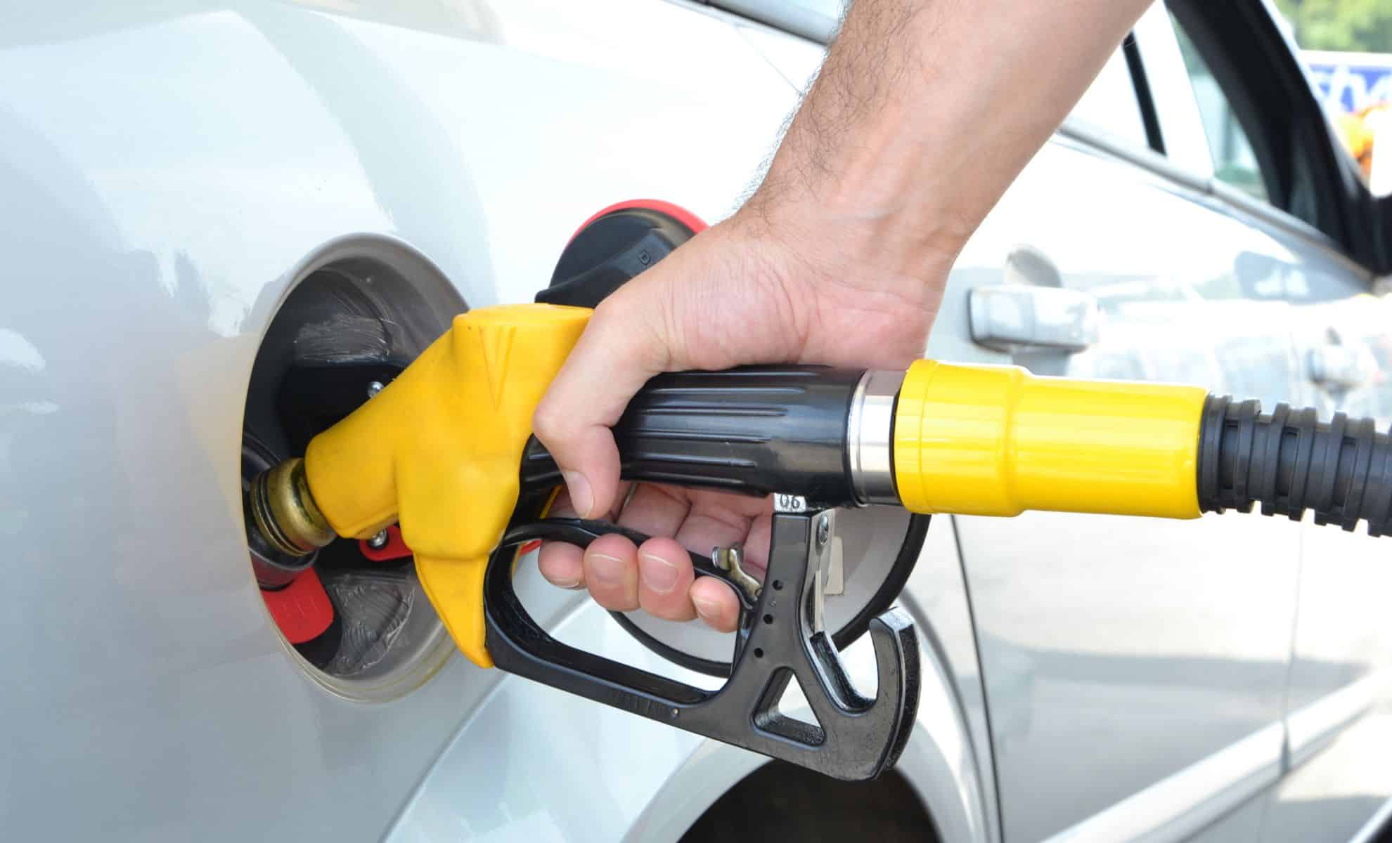 Carburants Les Prix Vont Ils Plonger Davantage Avec L Effondrement