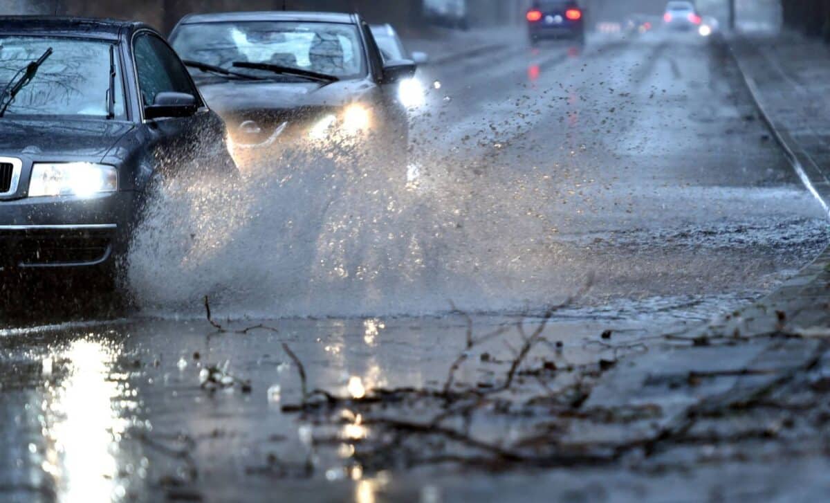 Météo agitée illustrée avec une photo de pluie