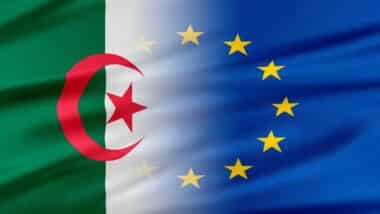 Drapeau de l'Algérie et celui de l'Union européenne pour illustrer l'accord d'association