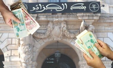 Argent en liquide devant la Banque d'Algérie pour illustrer les mesures du PLF 2025