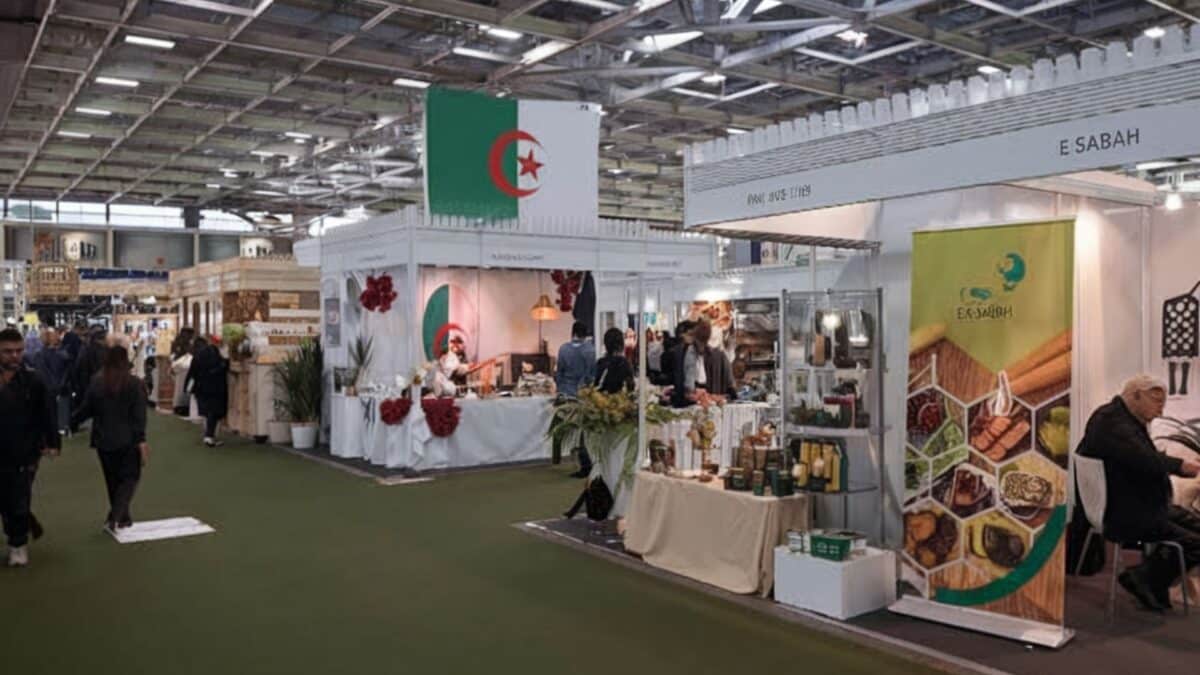 Une photo de pavillon de la foire de la production nationale