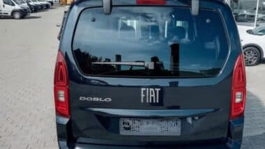 Une photo d'une voiture Fiat Doblo