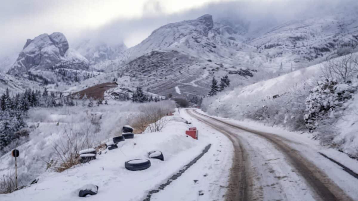 photo d'un pâysage sous la neige pour illustrer la météo du jour