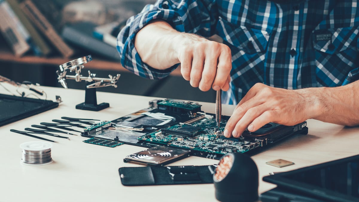 Computer Repair Engineer Pc Electronic Hardware