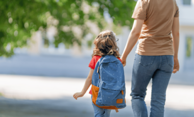 Parent Et Son Enfant à L'école