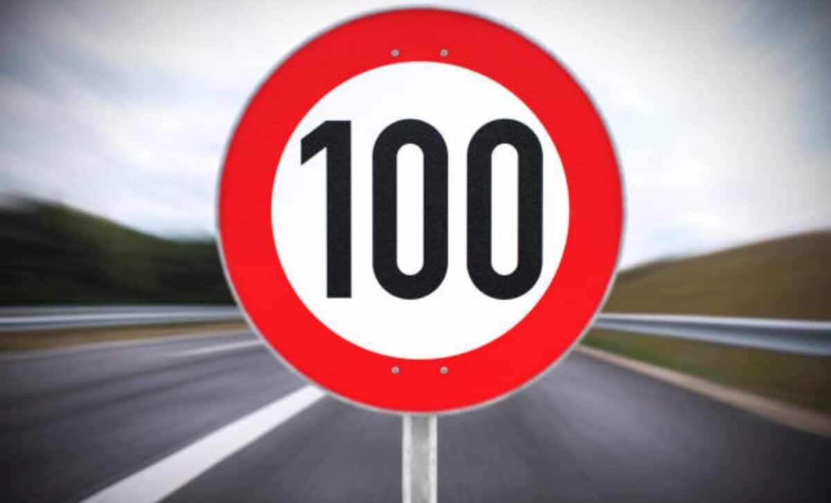 limitation de vitesse à 100 kmh