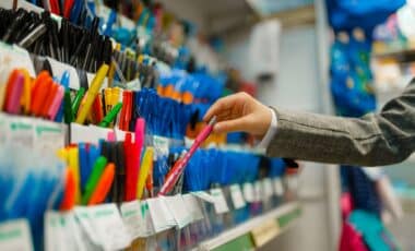 Doubler Le Supplément Pour L'achat De Fournitures Scolaires