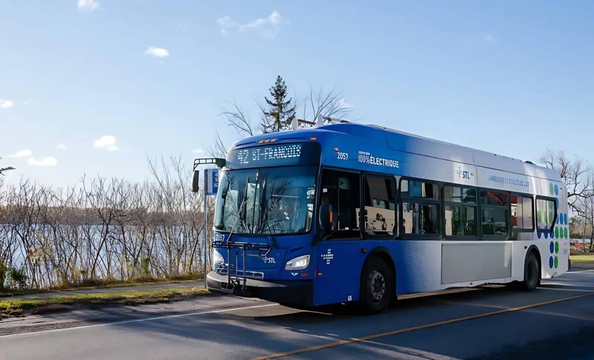 bus de la Société De Transport De Laval