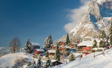 Village dans les Alpes suisses