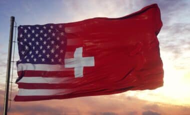 Drapeaux des États-Unis et de la Suisse