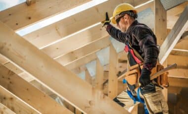 Ouvrier en construction