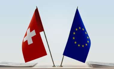 Drapeaux de la Suisse et de l'UE