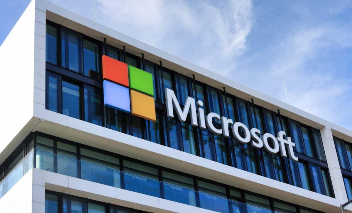 Logo Microsoft au siège social de l'entreprise