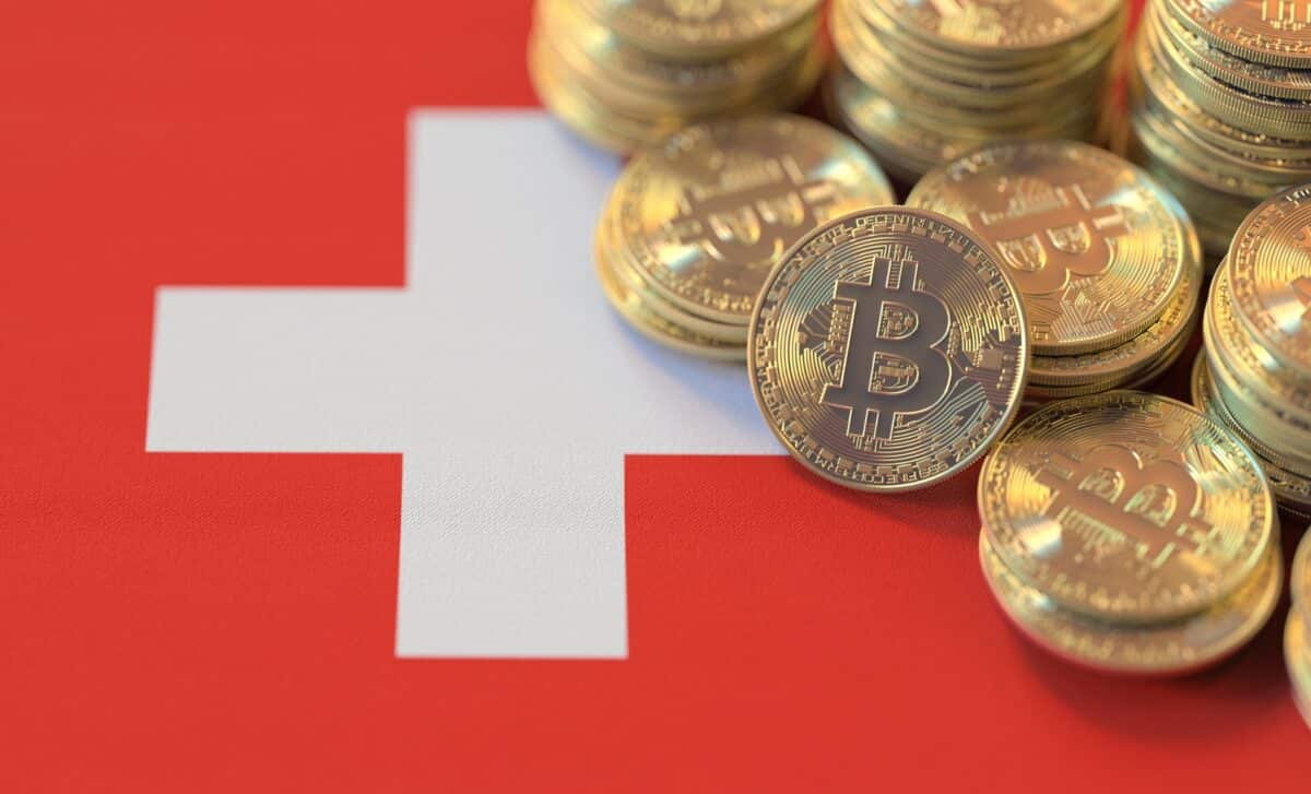 Pile de bitcoins et drapeau de la suisse