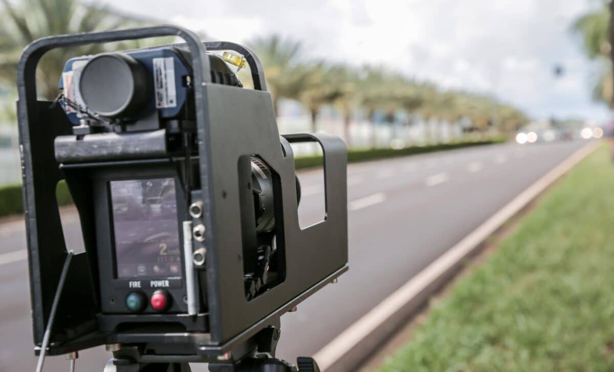 Radar de police mobile pour le contrôle de vitesse