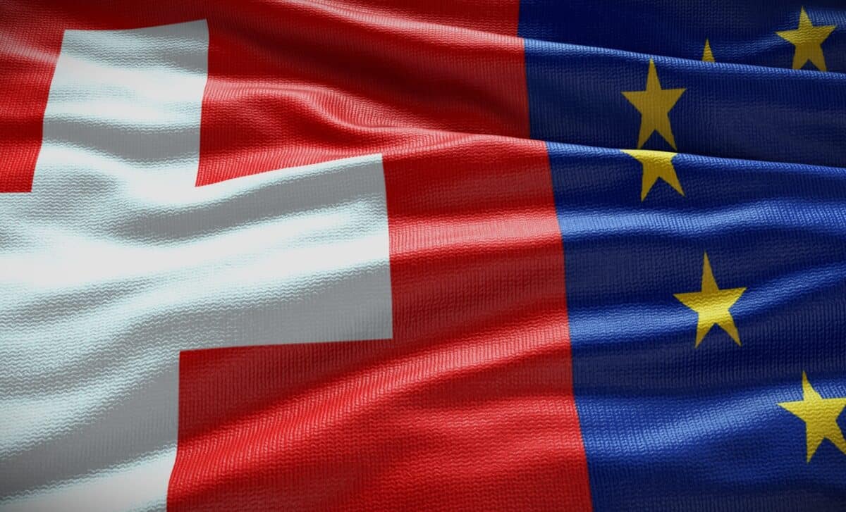 drapeau de la Suisse et de l'Union européenne