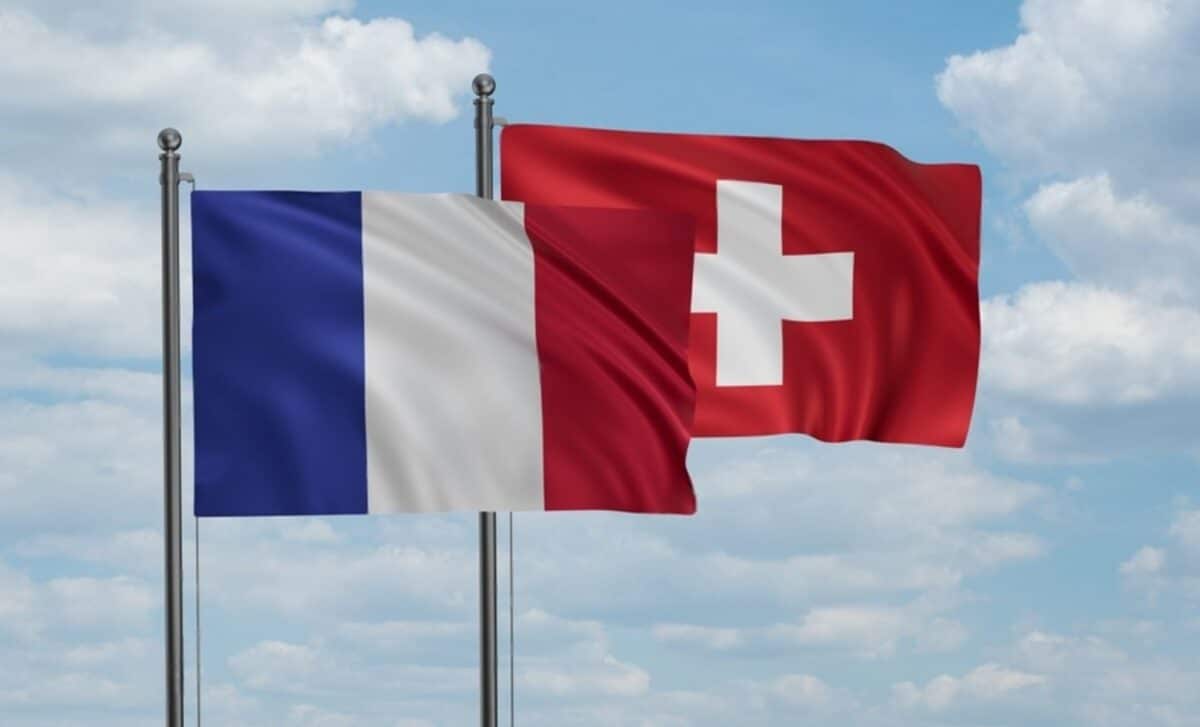drapeaux de la France et de la Suisse