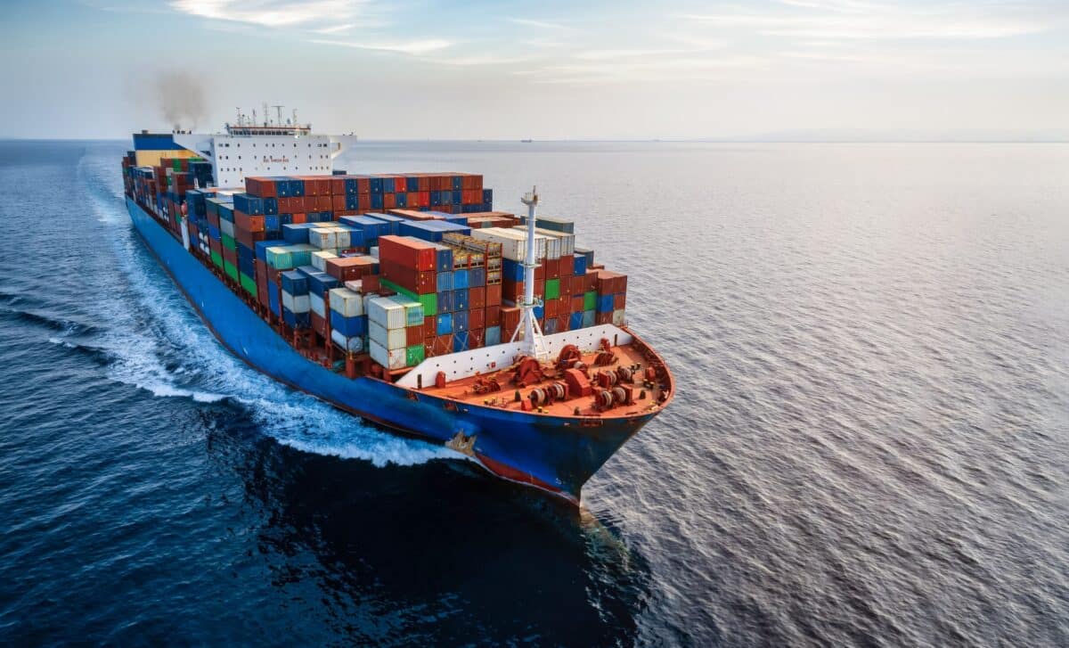 grand porte-conteneurs