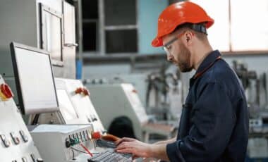 Employé dans une usine