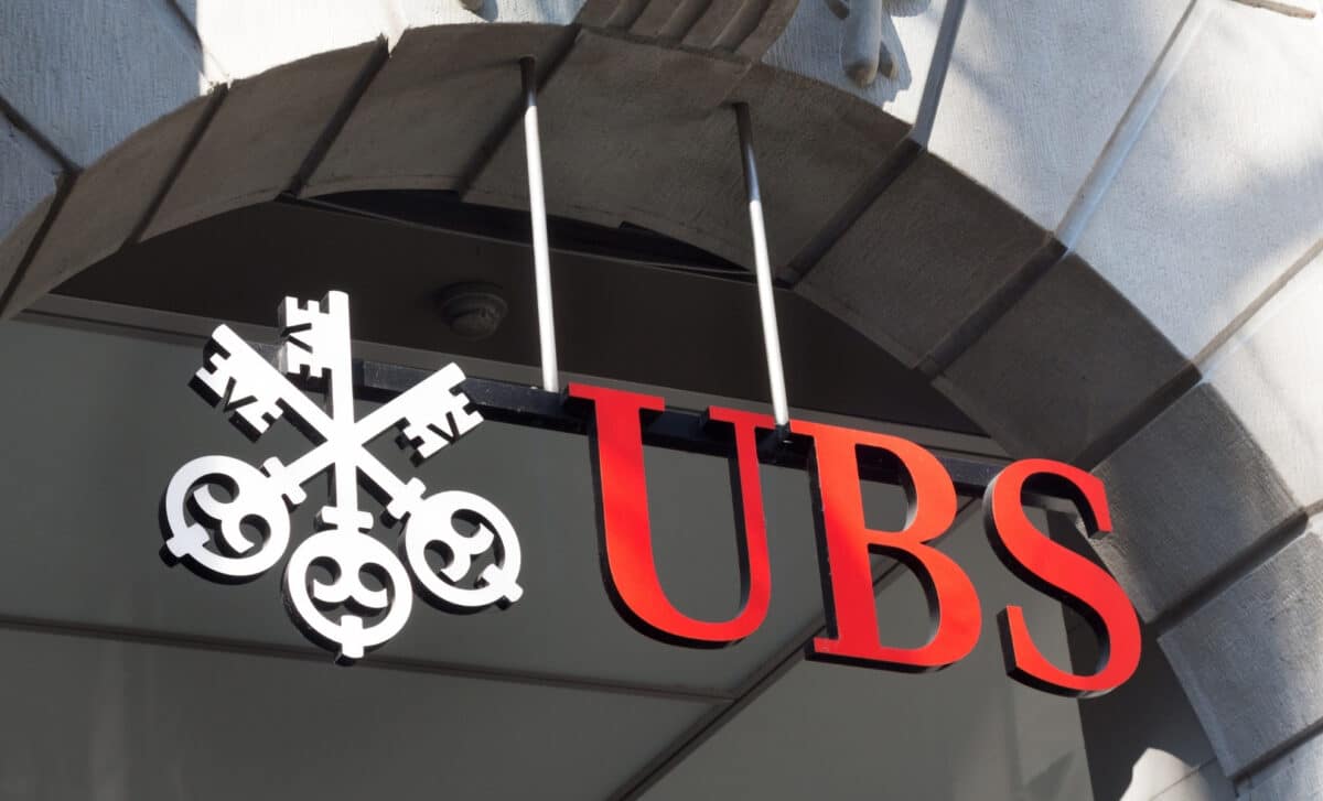 Logo UBS sur une succursale bancaire UBS