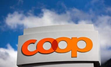 enseigne du supermarché Coop