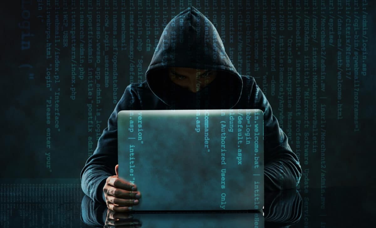 hacker sur ordinateur portable