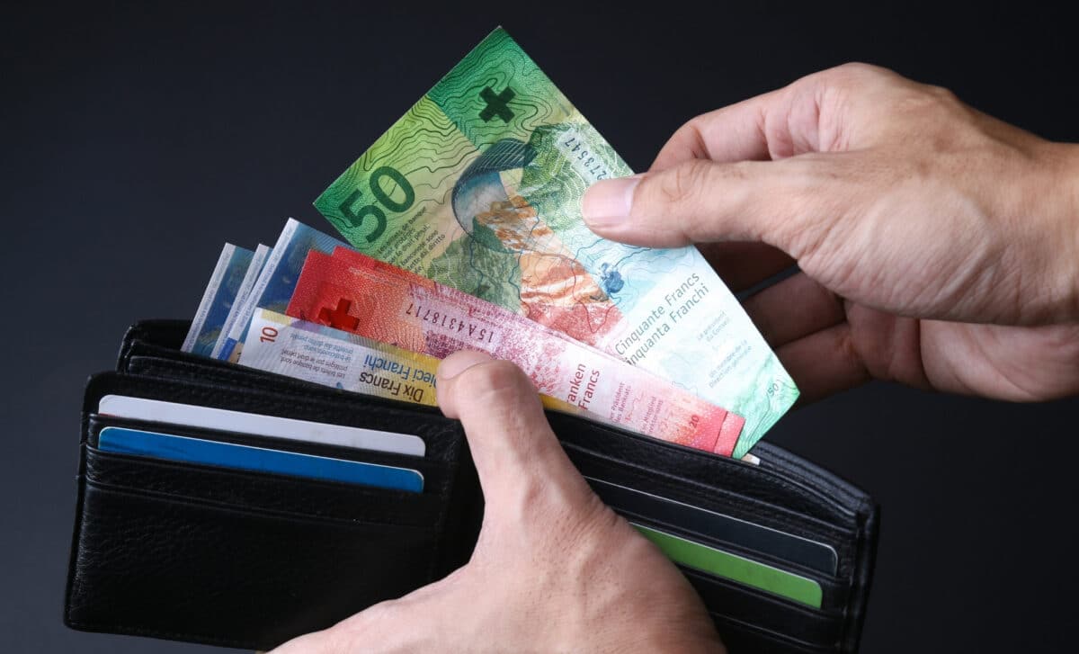 Ouverture d'un portefeuille contenant des francs suisses