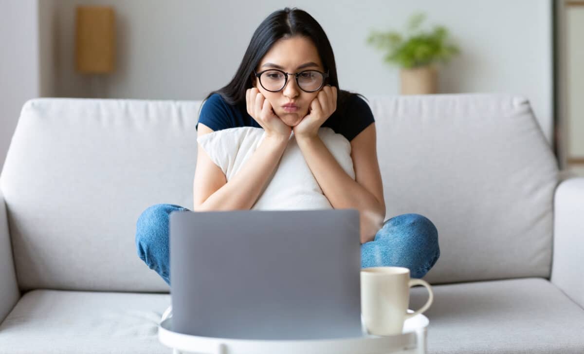 jeune adulte au chômage