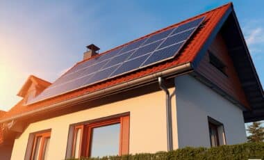 Une croissance avec un effet secondaire coûteux : La Suisse change les règles pour les producteurs solaires