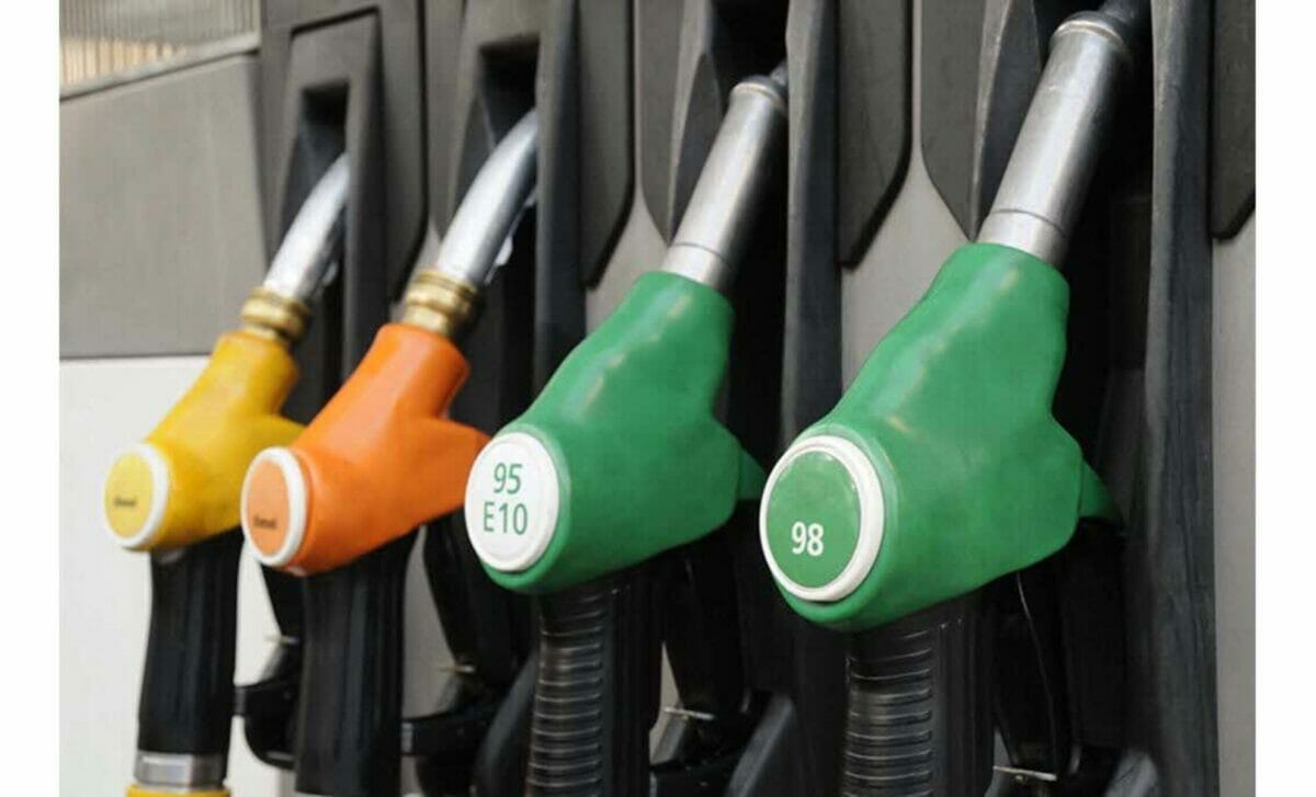 Mauvaise nouvelle pour les vacanciers : les prix du pétrole augmentent, ceux des carburants aussi