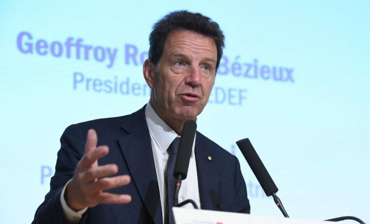 France : le MEDEF veut pouvoir embaucher davantage de travailleurs étrangers sans être instrumentalisé