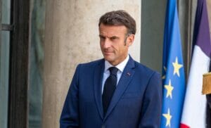 France : Macron veut réduire la durée des vacances d'été