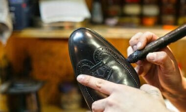 Le gouvernement annonce une aide financière pour la réparation de vêtements et chaussures