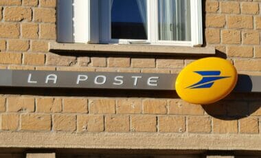 La poste annonce la hausse des tarifs des colis et courriers