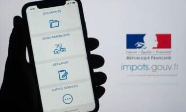 Photo du site des impôts dans ses deux versions mobile et ordinateur pour illustrer le sujet du prélèvement fiscal