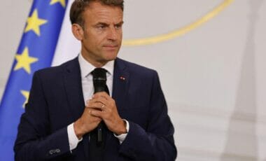 Le Président Français Emmanuel Macron Annonce Un Recul D'impôts De 2 Milliards D'euros Avant La Fin Du Quinquennat