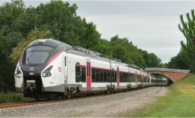 Transport : la majorité des Français préfèrent leur voiture au train, voici pourquoi