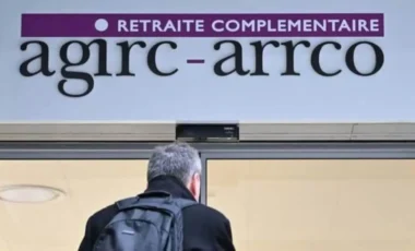 Un retraité se rendant à un siège de l'Agirc-Arrco