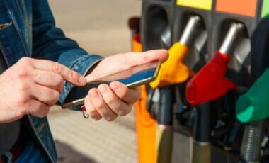 Hausse record des prix des carburants : les applications pour payer moins cher à la pompe