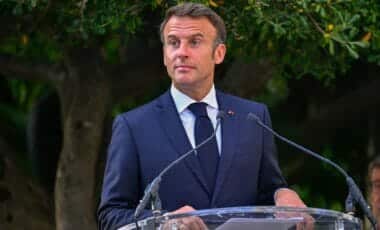 Macron propose d’avancer la rentrée scolaire au 20 août pour une catégorie spécifique d'élèves