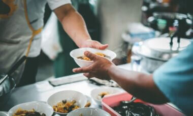 Manque de dons, augmentation de la précarité : les associations caritative et les banques alimentaires en crise