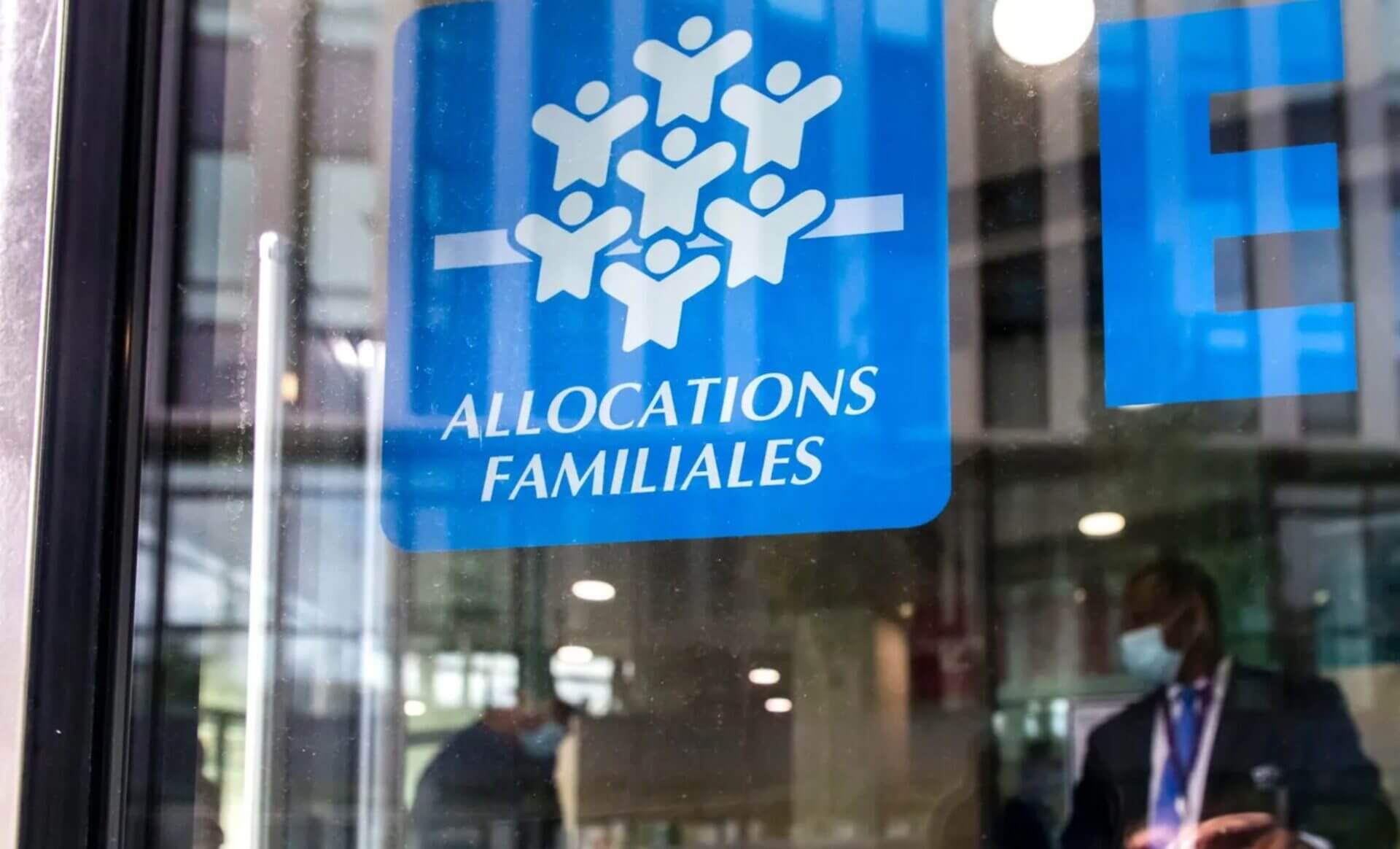 Aides sociales : quelle est la stratégie du gouvernement pour faire profiter tous les ayants droit ?