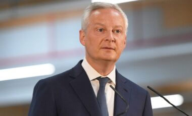 Fin du thermique dans l'industrie auto : Bruno Le Maire promet des aides