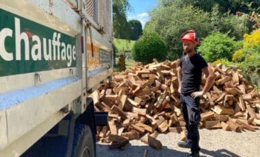 Face à la flambée des prix de l'énergie, les ventes de bois de chauffage explosent