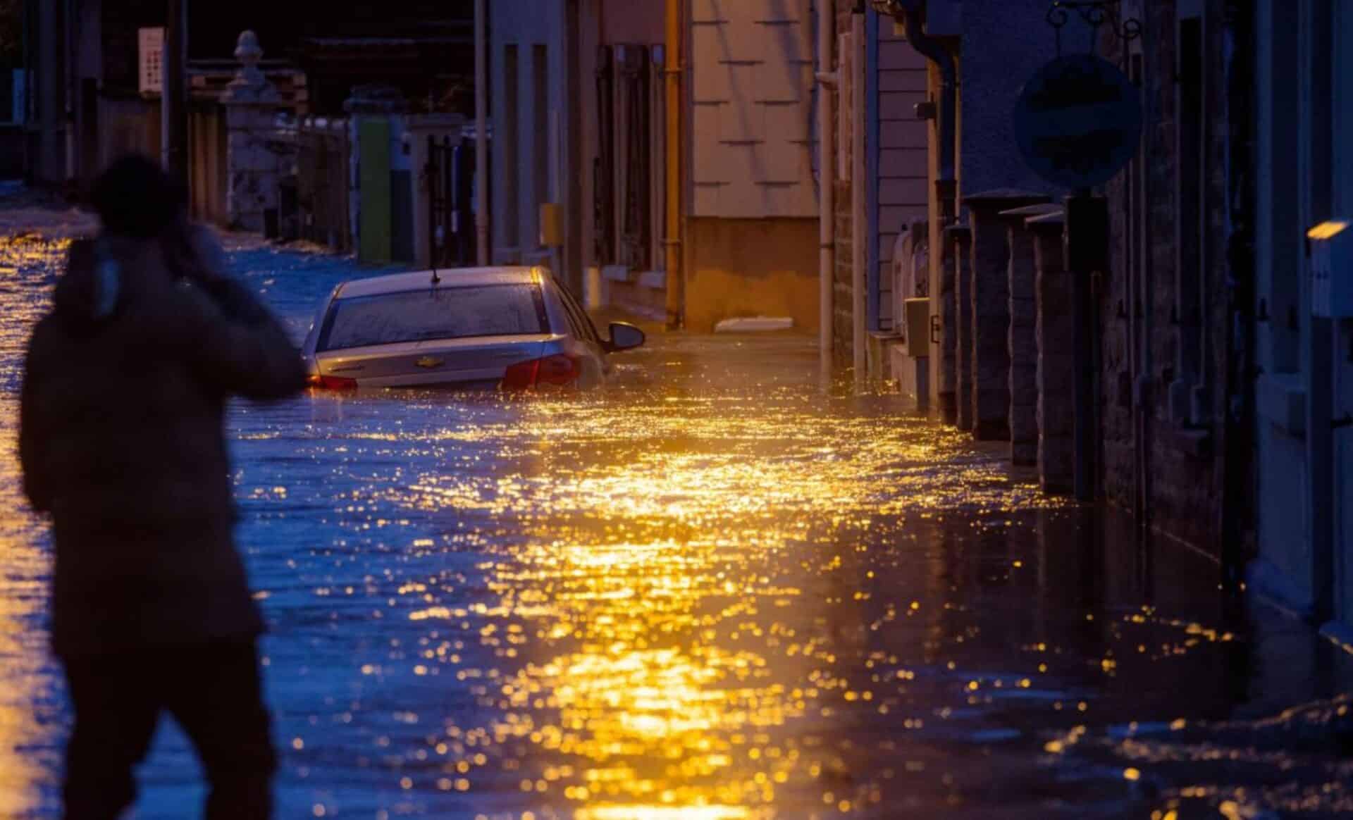 Photo d'une ruelle inondée suite à un phénomène météo intense