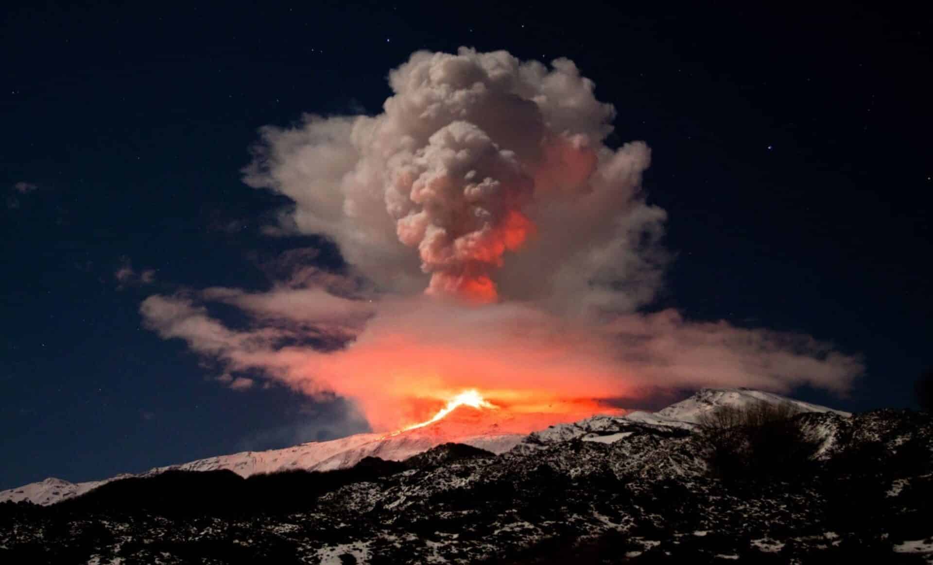 Le plus grand volcan actif d’Europe est entré en éruption : quelles conséquences sur le continent ?