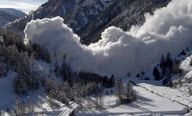 Météo : alerte crues, avalanches et neige sur 27 départements !