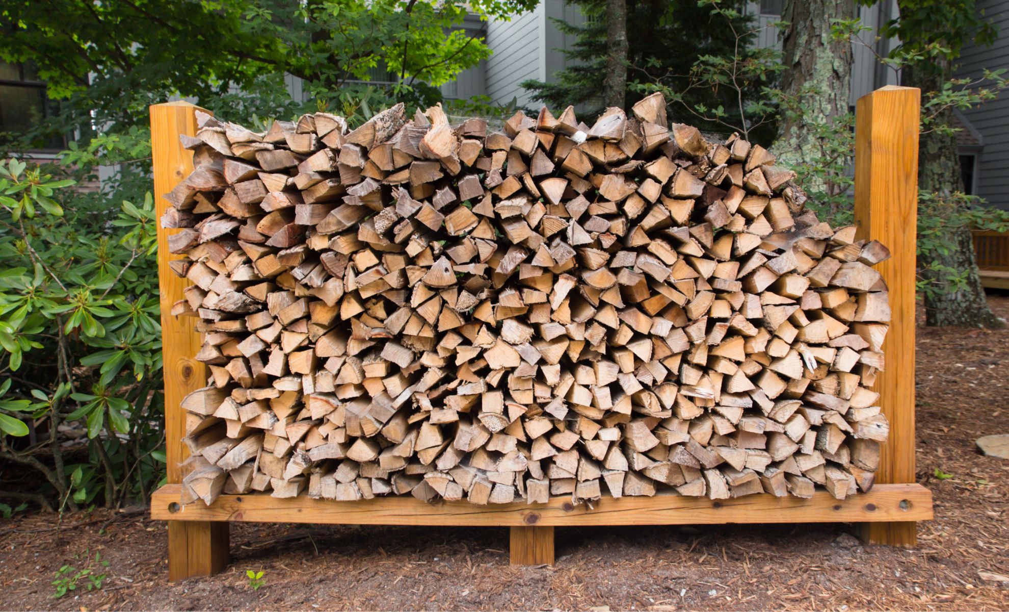 Bûches compressées : est-ce plus rentable que du bois de chauffage ?