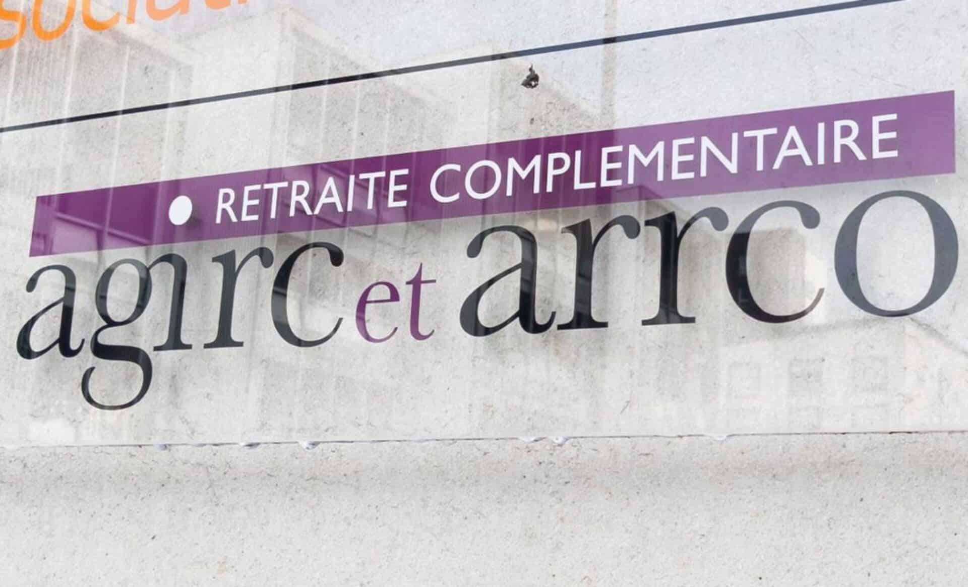 Devanture d'une agence appartenant à l'Agirc-arrco