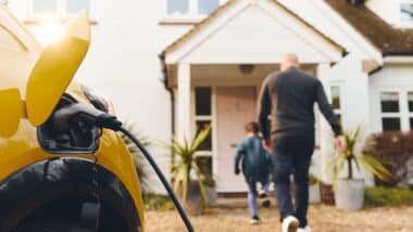 Voitures électriques : vers la réduction du bonus écologique pour les plus aisés